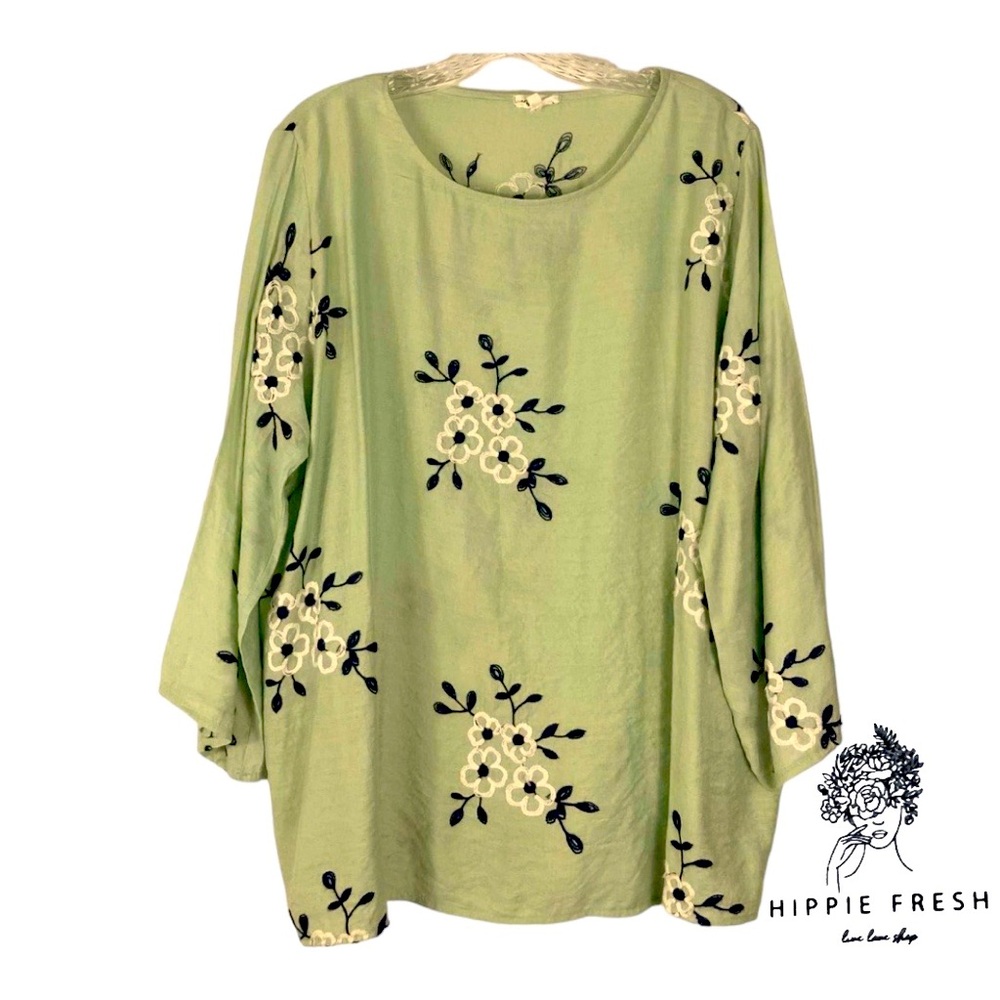 Kindred Anthropologie Peasant Top Green W Black & White Embroidered Flowers 3X